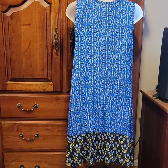 NEW SLEEVELESS DRESS - Picture 8 of 12